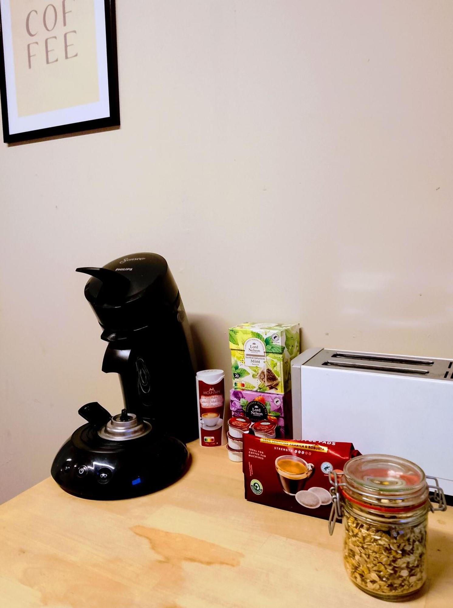 Bed & Breakfast With Carparking, Bicycles And Small Breakfast
